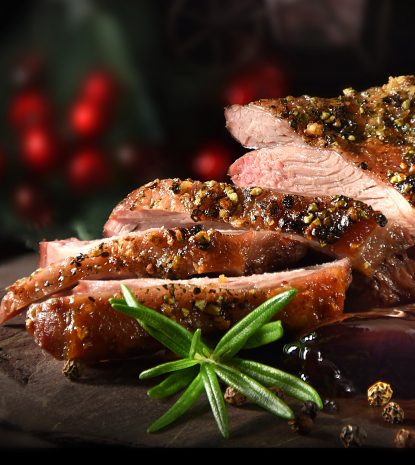 organicroastedlambchumpsteaksseasonedwithblackpeppercornsand